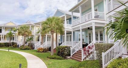 Beautiful Waterfront Villa 133 Anglers Reef with On-Site Boat Slip