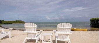 Beautiful Waterfront Villa 133 Anglers Reef with On-Site Boat Slip 