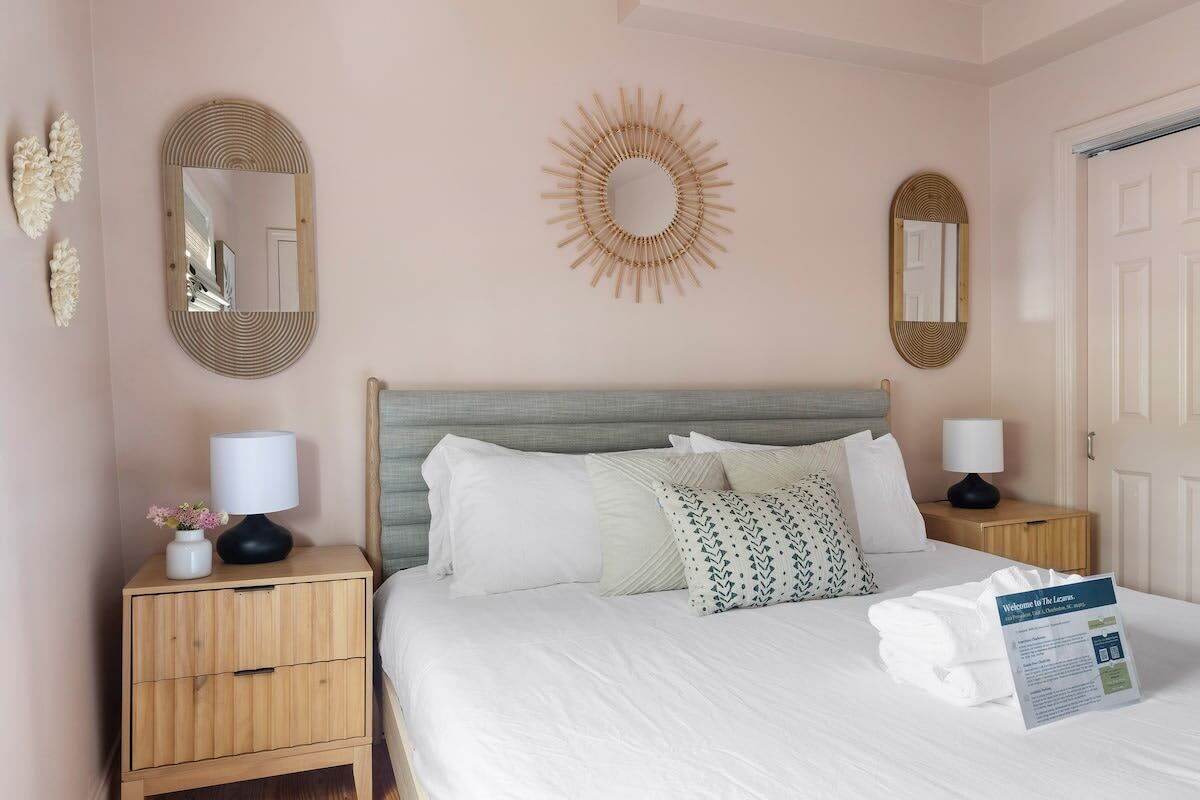 2 habitaciones, tabla de planchar con plancha, cuna de viaje y wifi 