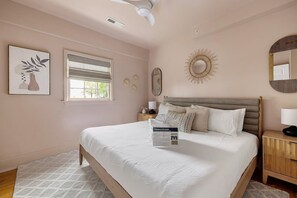 2 makuuhuonetta, silitysrauta/-lauta, vauvan matkasänky, Wi-Fi