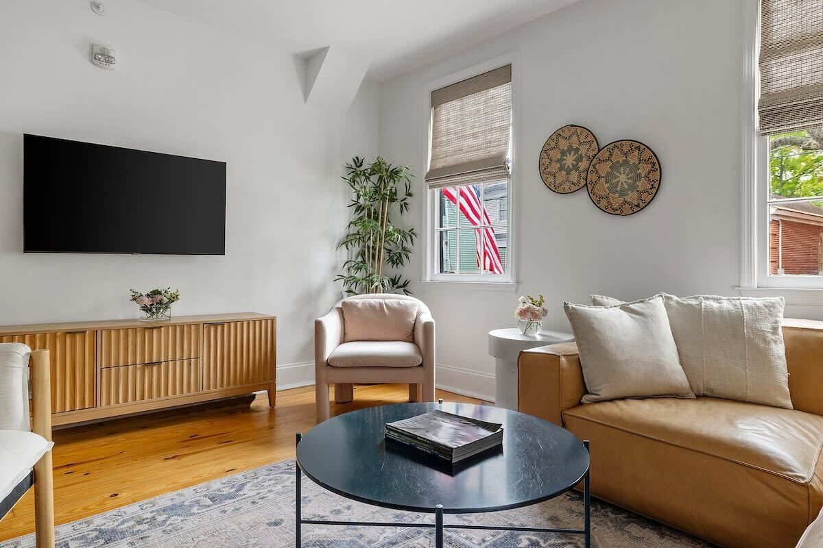 Historic Haven | Charming 2br Charleston Oasis - Charleston, SC