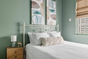 2 bedrooms, iron/ironing board, travel crib, WiFi - Historic Haven | Charming 2BR Charleston Oasis (Charleston)