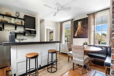 Spacious & Modern 4bd, 2 blocks to King!