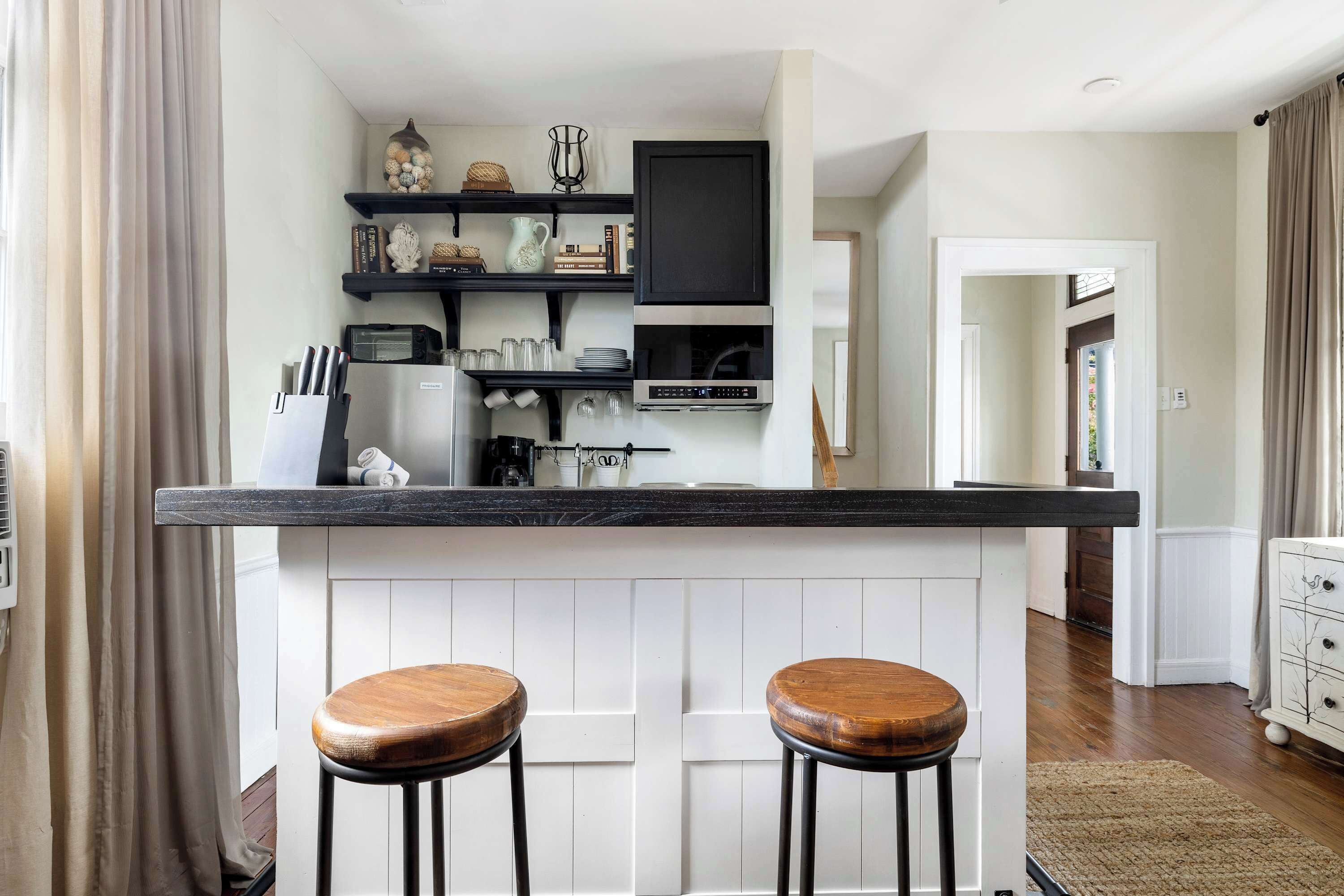 Coffee/tea maker, fridge, microwave, oven
