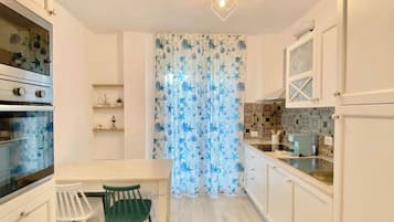 Frigorifero, microonde, forno, lavastoviglie