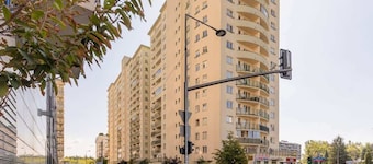 Bright Apartment | Close to Metro, Place to Work