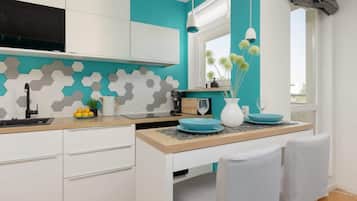 Køleskab, mikrobølgeovn, ovn, kogeplade