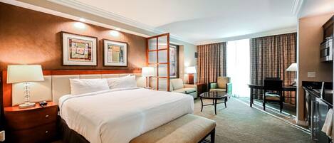 1 chambre, bureau, fer et planche à repasser, lit parapluie