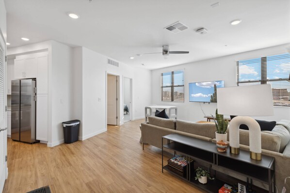 Téléviseur, bureau