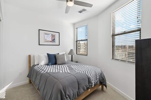 2 Schlafzimmer, Schreibtisch, Bügeleisen/Bügelbrett, WLAN