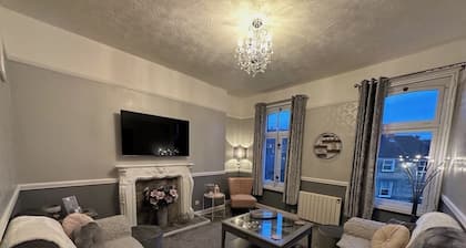 Stunning Spacious one Bedroom Apartment in Courtyard Location, Central to Town