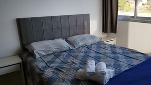 2 habitaciones, tabla de planchar con plancha, wifi y ropa de cama