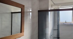 Dusche, Haartrockner, Bidet, Handtücher