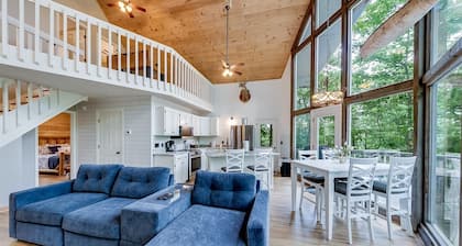 Attitude Adjustment- Treetop Chalet in Sky Lake– Rustic Charm with Hot Tub &