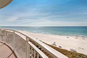 On the beach - Aqua 403 - Free Beach Chairs! Indoor/Outdoor Pool! (Panama City Beach)
