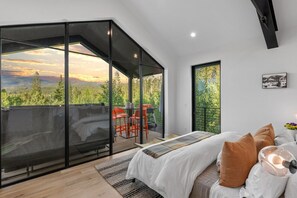 1 bedroom, desk, iron/ironing board, free WiFi - Winter Park Luxury Studio w/ Private Hot Tub+Majestic Views (Winter Park)