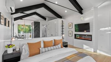 1 bedroom, desk, iron/ironing board, free WiFi