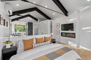 1 室のベッドルーム、デスク、アイロン / アイロン台、WiFi (無料)