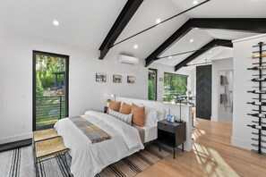 1 bedroom, desk, iron/ironing board, free WiFi - Winter Park Luxury Studio w/ Private Hot Tub+Majestic Views (Winter Park)