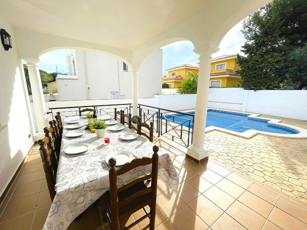 Outdoor dining