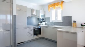 Fridge, microwave, oven, dishwasher