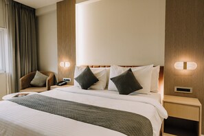 Egyptian cotton sheets, premium bedding, free WiFi, bed sheets - Hotel Punjab Palace (Raipur)