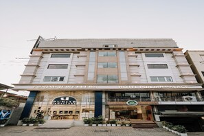 Front of property - Hotel Punjab Palace (Raipur)