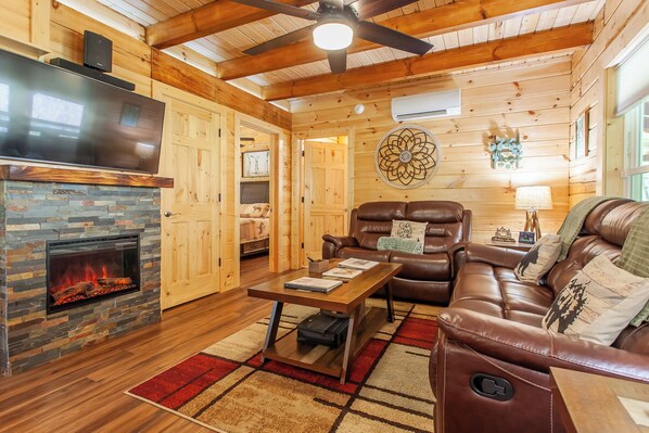 Smart TV, chimenea, videojuegos, biblioteca de música