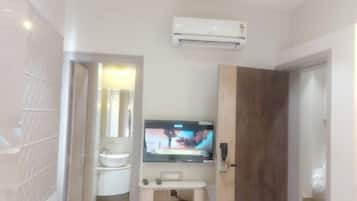 Standard Room | In-room safe, free WiFi