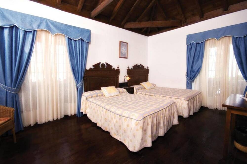 Charming Room with breakfast included, Wifi, Pool