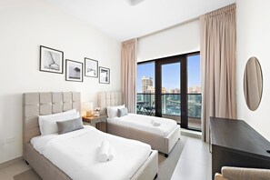 2 chambres, coffres-forts dans les chambres, fer et planche à repasser