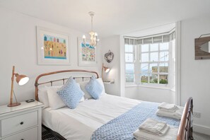 2 bedrooms, iron/ironing board, Internet, bed sheets - Good Day Sunshine -  a house that sleeps 4 guests  in 2 bedrooms (St Ives)