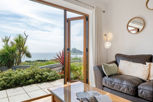 Rosemerryn -  A spacious ground floor annexe in Marazion with unbelievable sea views,  just 150 metr