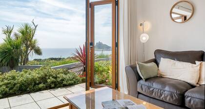 Rosemerryn - A spacious ground floor annexe in Marazion with unbelievable sea views, just 150 metr
