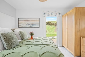 4 bedrooms, iron/ironing board, Internet, bed sheets - 9 The Vista, Willingcott Nr Woolacombe - Hot tub/ Pet friendly/ On-site pool/ EV Charger/ Ecohome (Woolacombe)