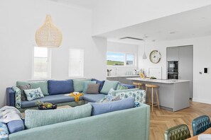 Smart TV - 9 The Vista, Willingcott Nr Woolacombe - Hot tub/ Pet friendly/ On-site pool/ EV Charger/ Ecohome (Woolacombe)