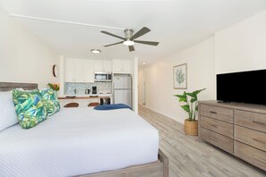 Tabla de planchar con plancha, wifi gratis y ropa de cama 