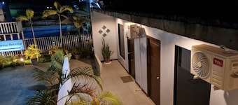 HIDEAWAYS RESTOBAR