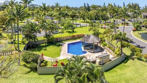 A resort with a swimming pool surrounded by palm trees and a gazebo. - Hanau Hideaway, 2026 Remodel, Pool, AC, Turtle Bay (Kahuku)
