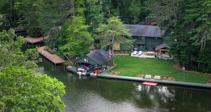 Spacious lakefront renovated retreat with putting green