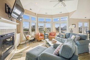 TV - D4016 Make Way For Ducklings. Oceanside w/Views, Less than 500ft from Beach, Private Saltwater Pool! (Duck)