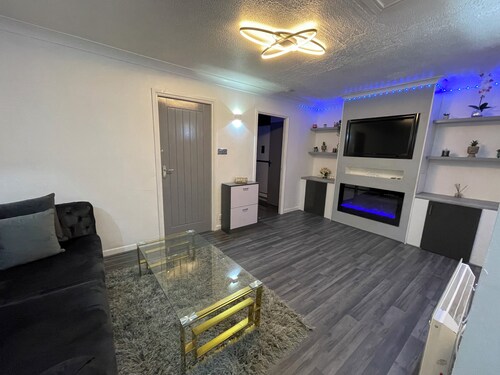 Newly Refurbished Modern 2 Bedroom Flat