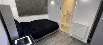 Newly Refurbished Modern 2 Bedroom Flat