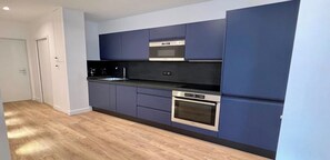 Private kitchen - EXQUISITE PARISIAN HAVEN:LUXURIOUS APARTMENT-CENTRAL LOCALE-CONTEMPORARY ELEGANC (paris)