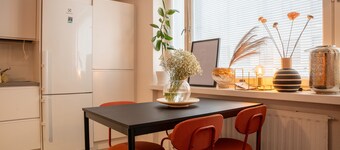 Urban Arctic Elegance: 2-Room Stylish Getaway