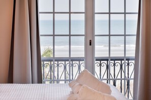 5 bedrooms, iron/ironing board, free WiFi, bed sheets