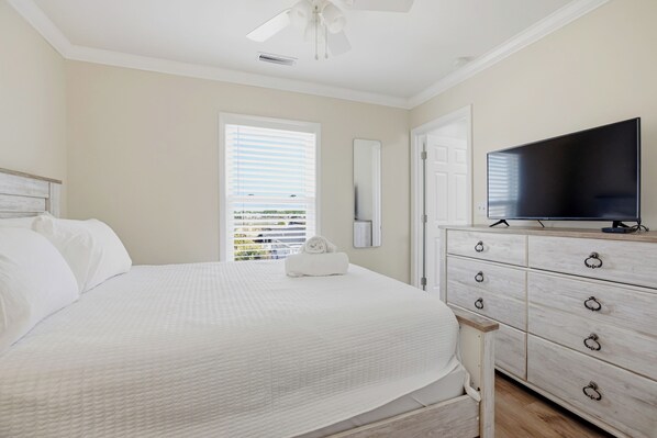 5 bedrooms, iron/ironing board, free WiFi, bed sheets - Dancing Waves: Oceanfront Retreat w/ Pool (Garden City Beach)