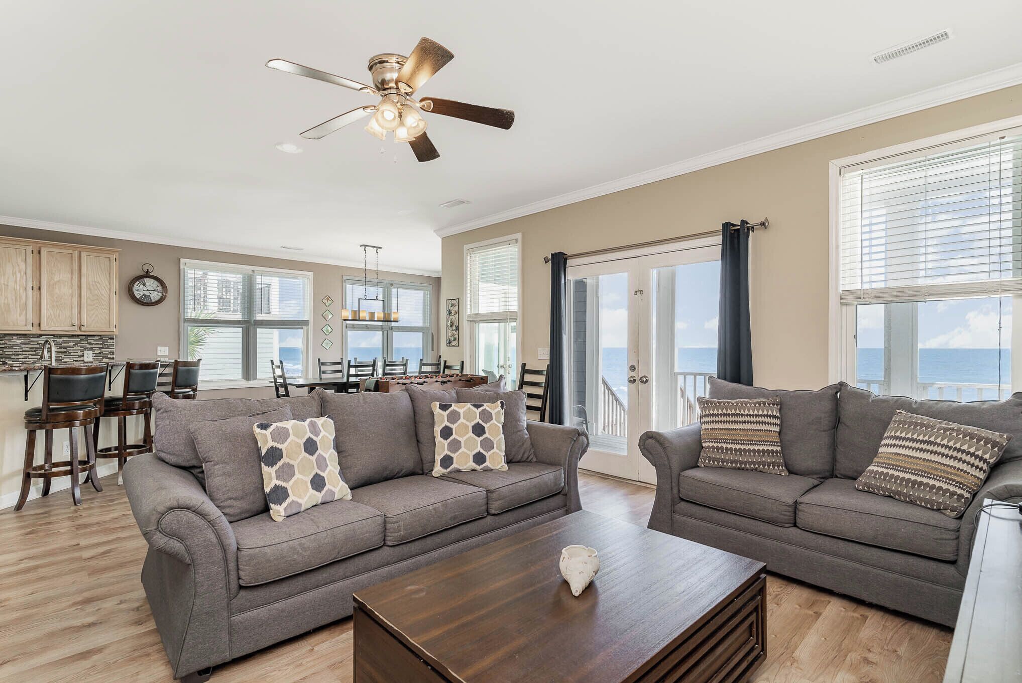 Télévision, baby-foot