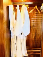 Escritorio, tabla de planchar con plancha y wifi gratis 