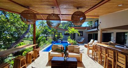 New DIRECT BEACHFRONT-7BR,7bath-close to Manuel Antonio, Dominical, whaleâs tail